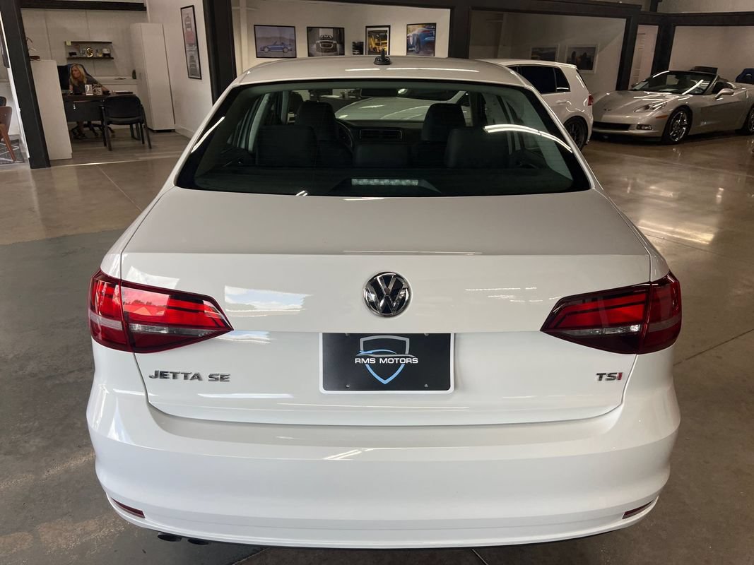 Used 2017 Volkswagen Jetta SE FWD image 9