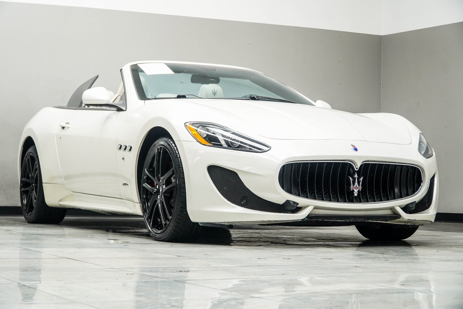 Used 2017 Maserati GranTurismo Sport image 4