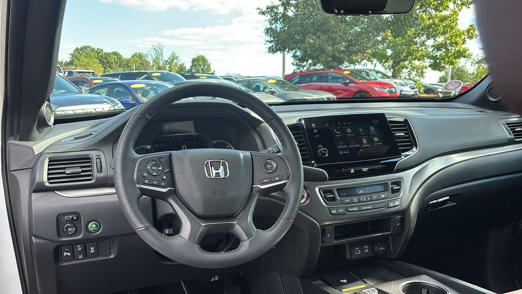 Certified 2025 Honda Passport EX-L image 13