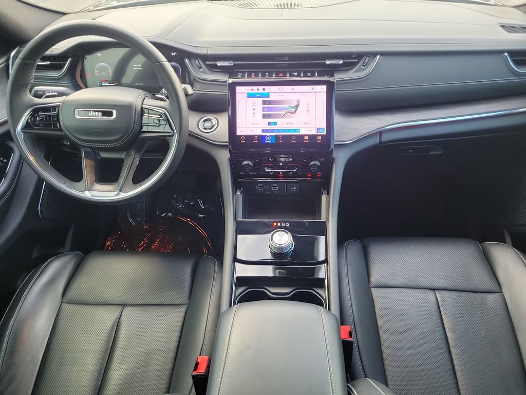 Used 2023 Jeep Grand Cherokee Overland w/ Luxury Tech Group IV RWD image 12