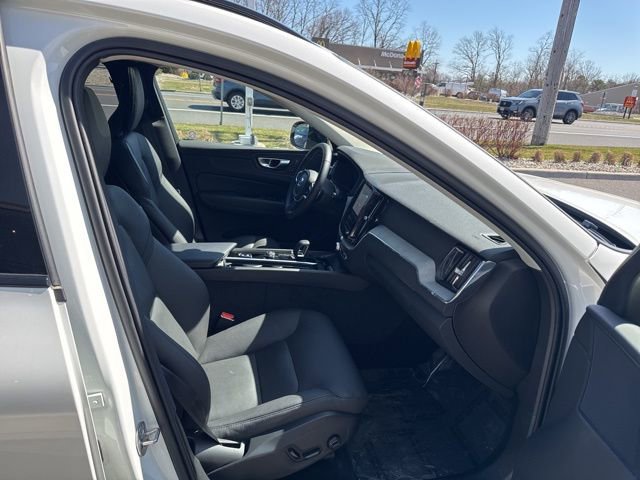 Certified 2025 Volvo XC60 B5 Plus image 15