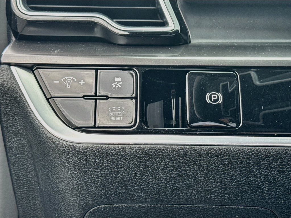 Certified 2023 Kia Sportage EX AWD/4WD image 13