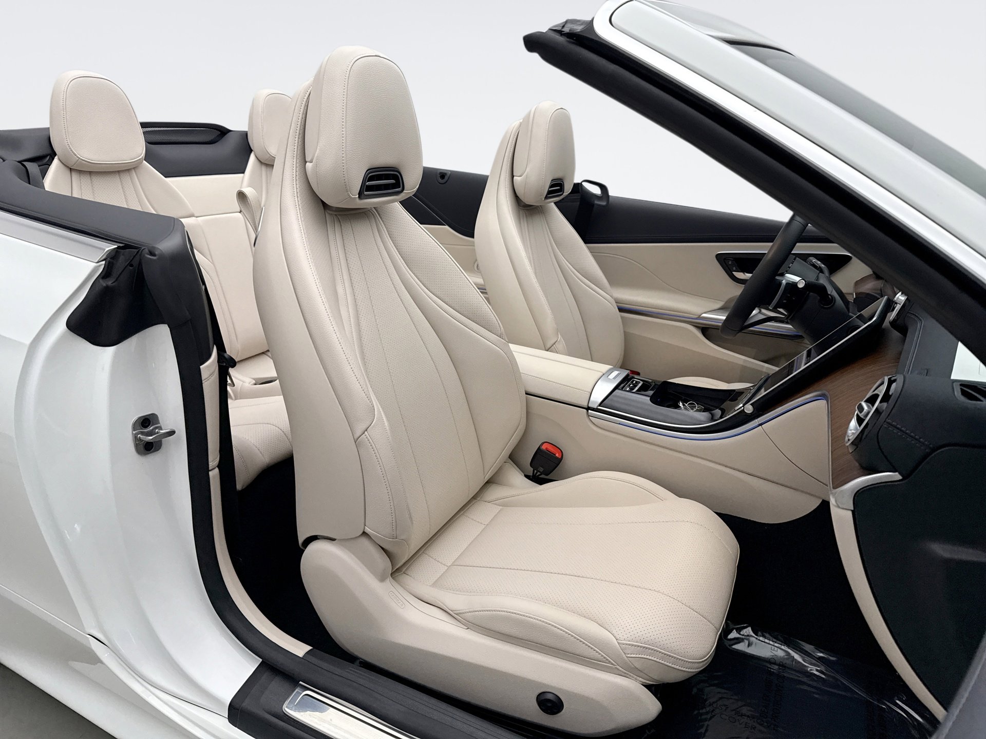 Used 2025 Mercedes-Benz CLE 300 4MATIC Cabriolet image 15