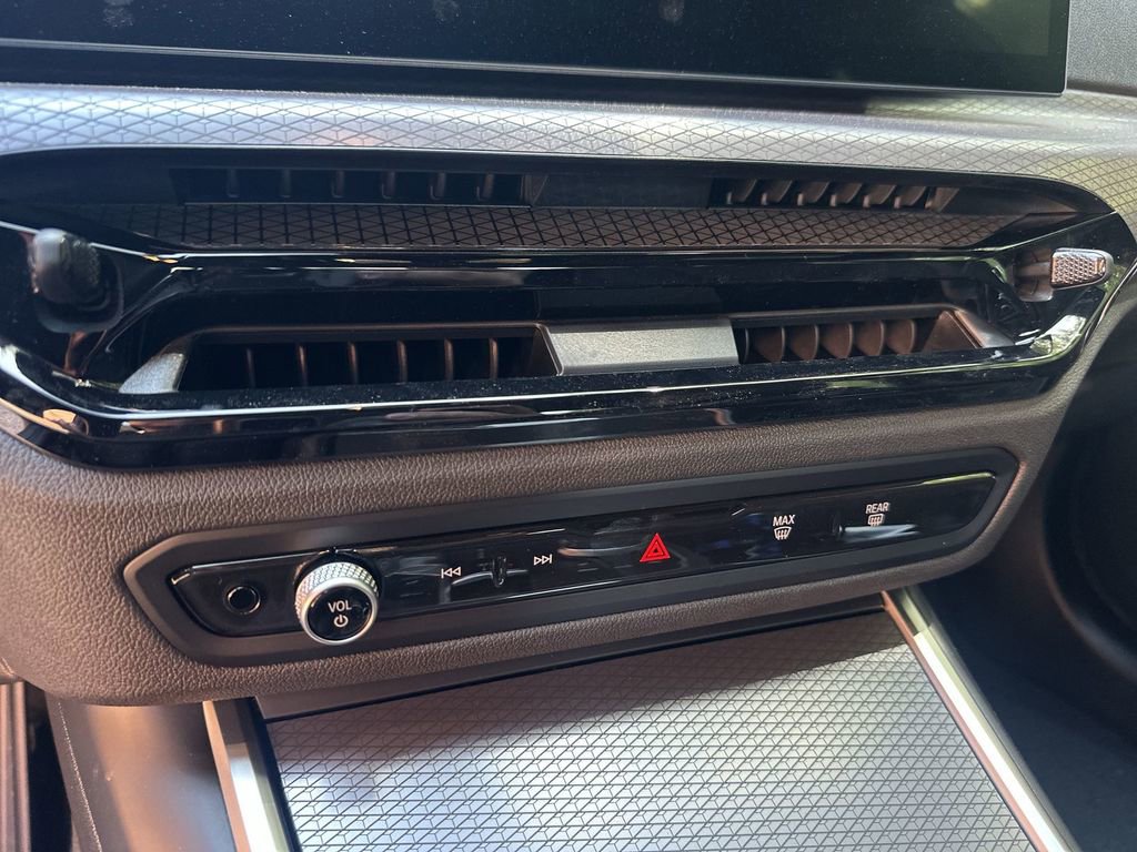 Used 2025 BMW 330i xDrive 330i xDrive w/ Convenience Package image 19