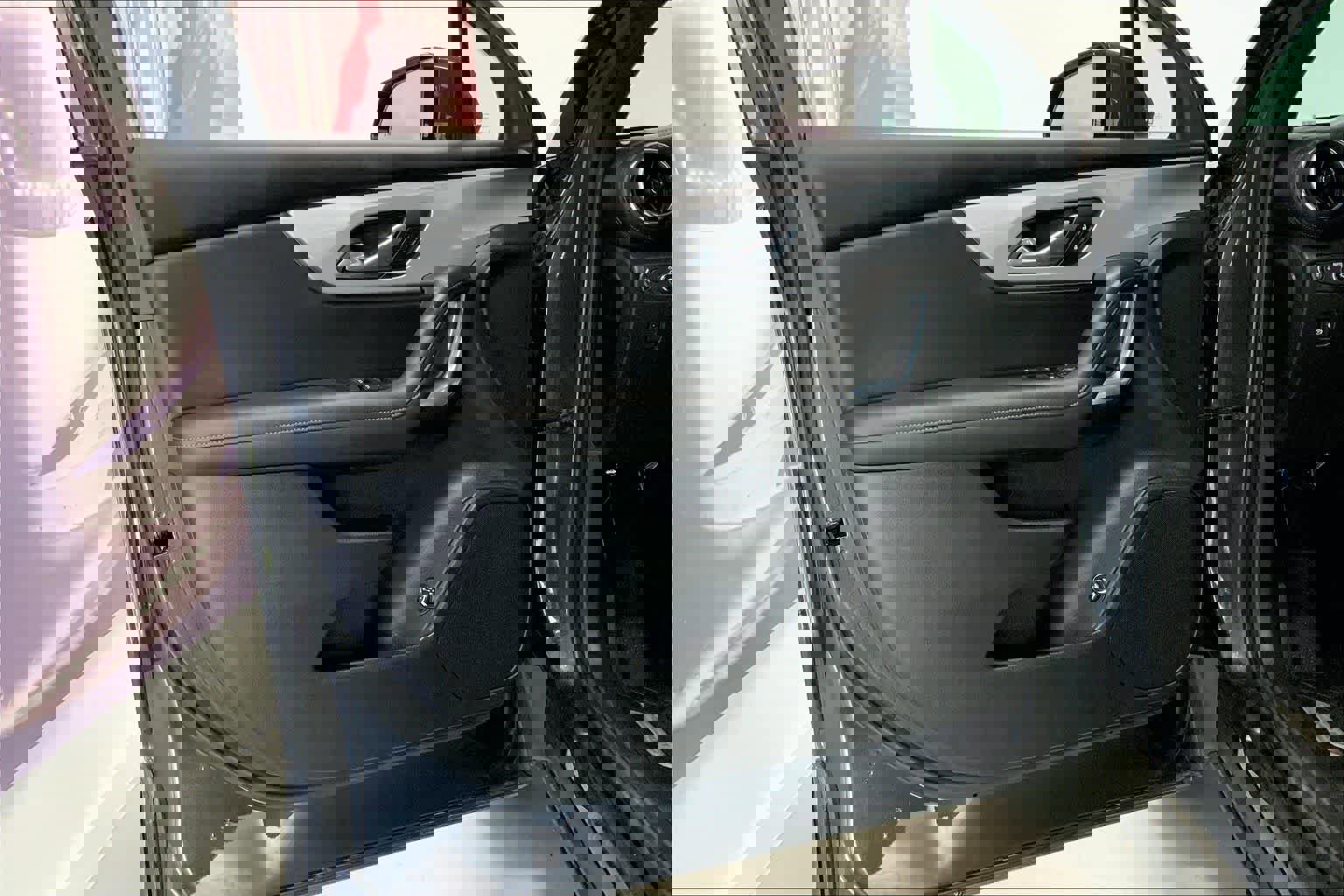 Used 2022 Chevrolet Blazer LT image 25