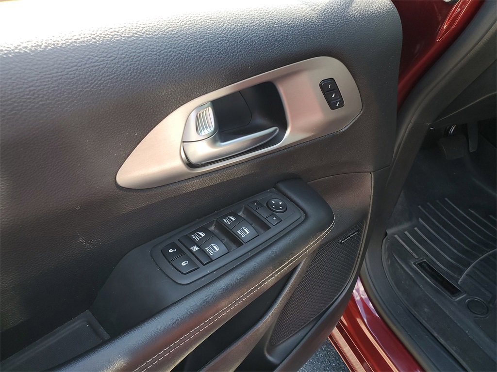 Used 2022 Chrysler Pacifica Limited w/ S Appearance Package image 17