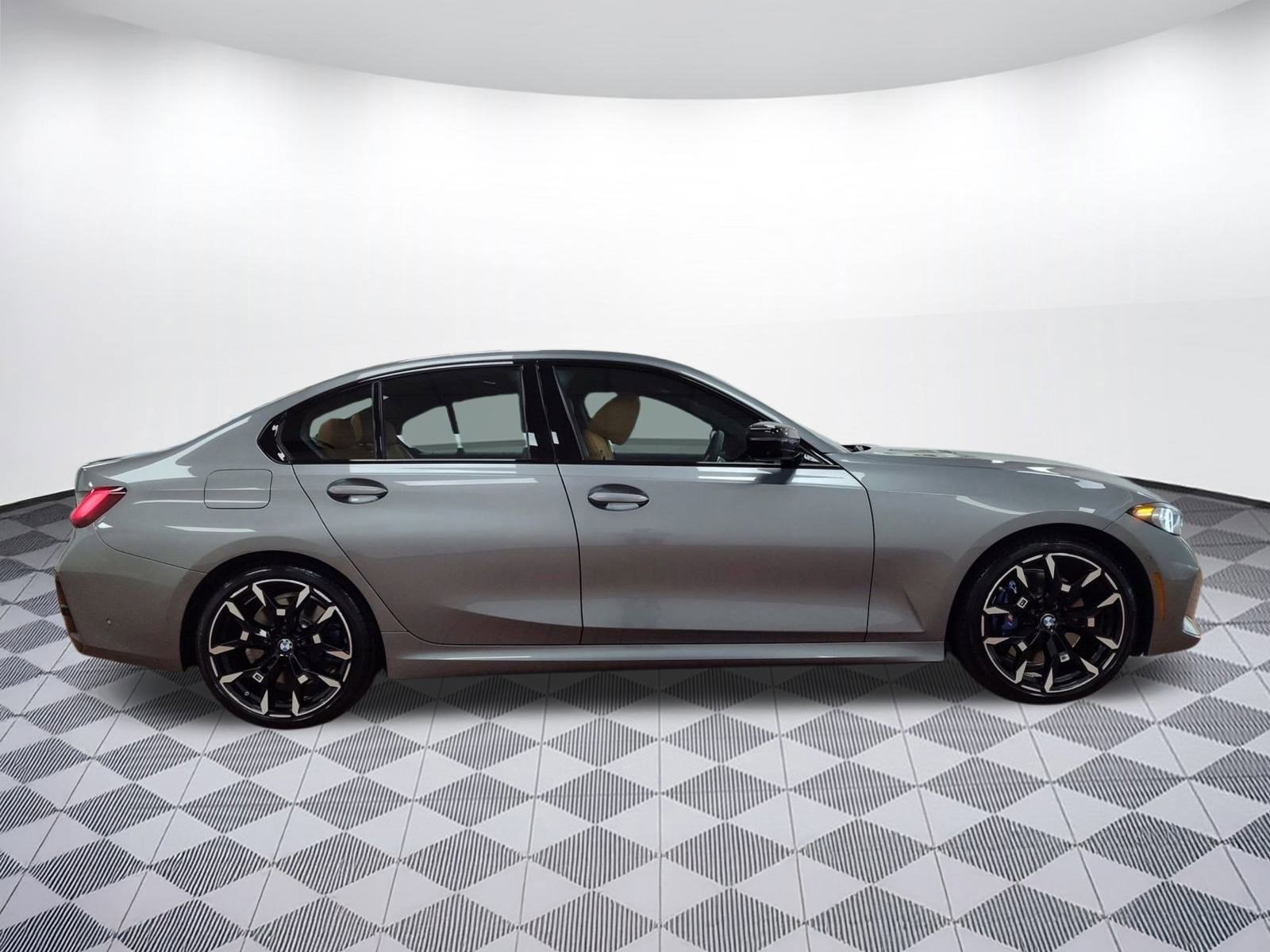 Used 2025 BMW 330i xDrive Sedan w/ M Sport Package AWD/4WD image 8