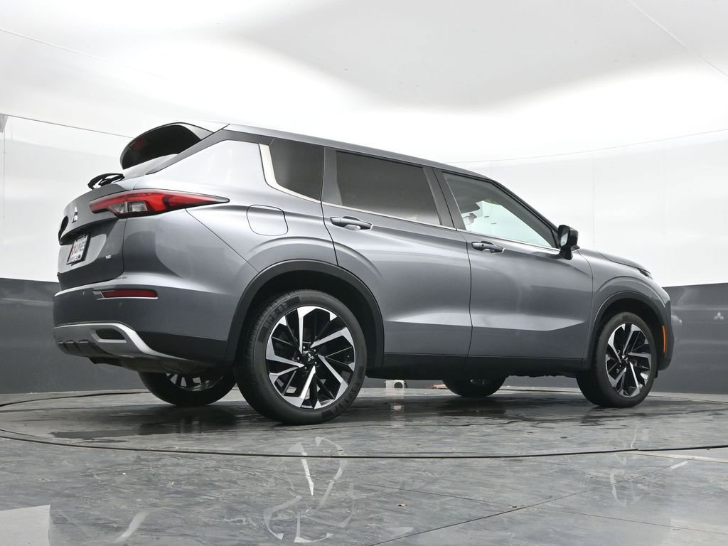 Used 2024 Mitsubishi Outlander SE image 45