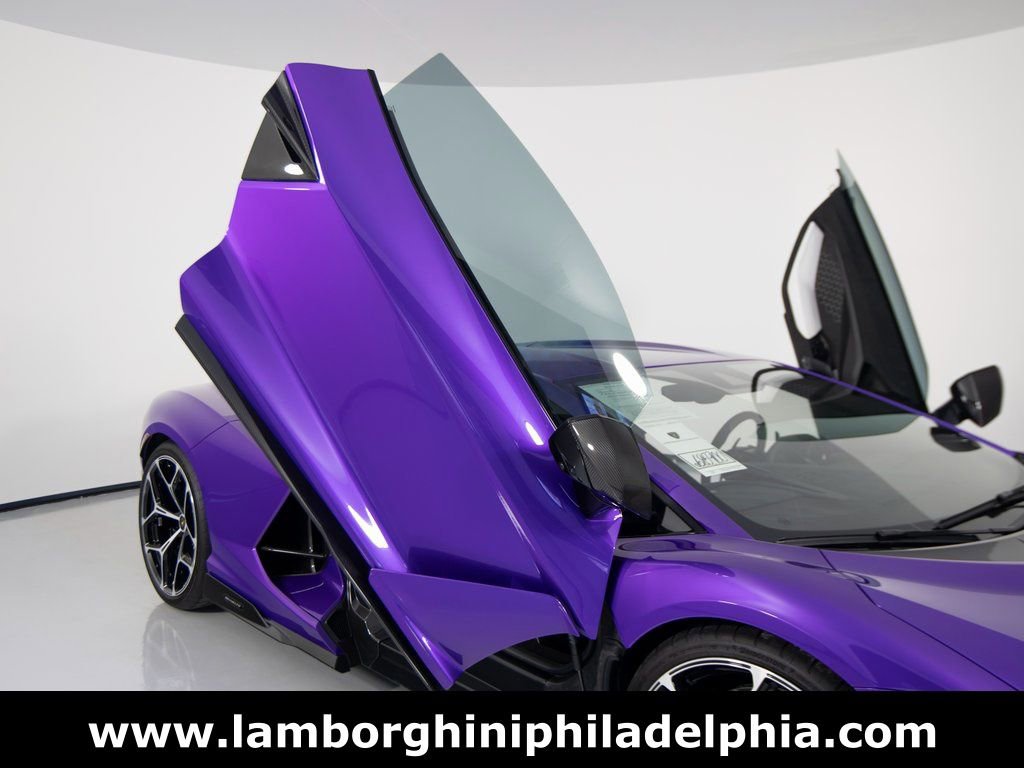 Used 2024 Lamborghini Revuelto image 41