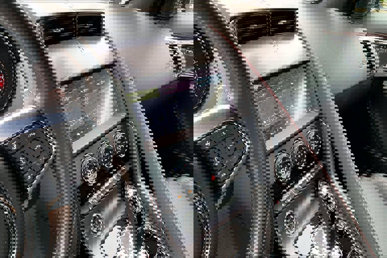 Used 2020 Jaguar F-TYPE R image 7