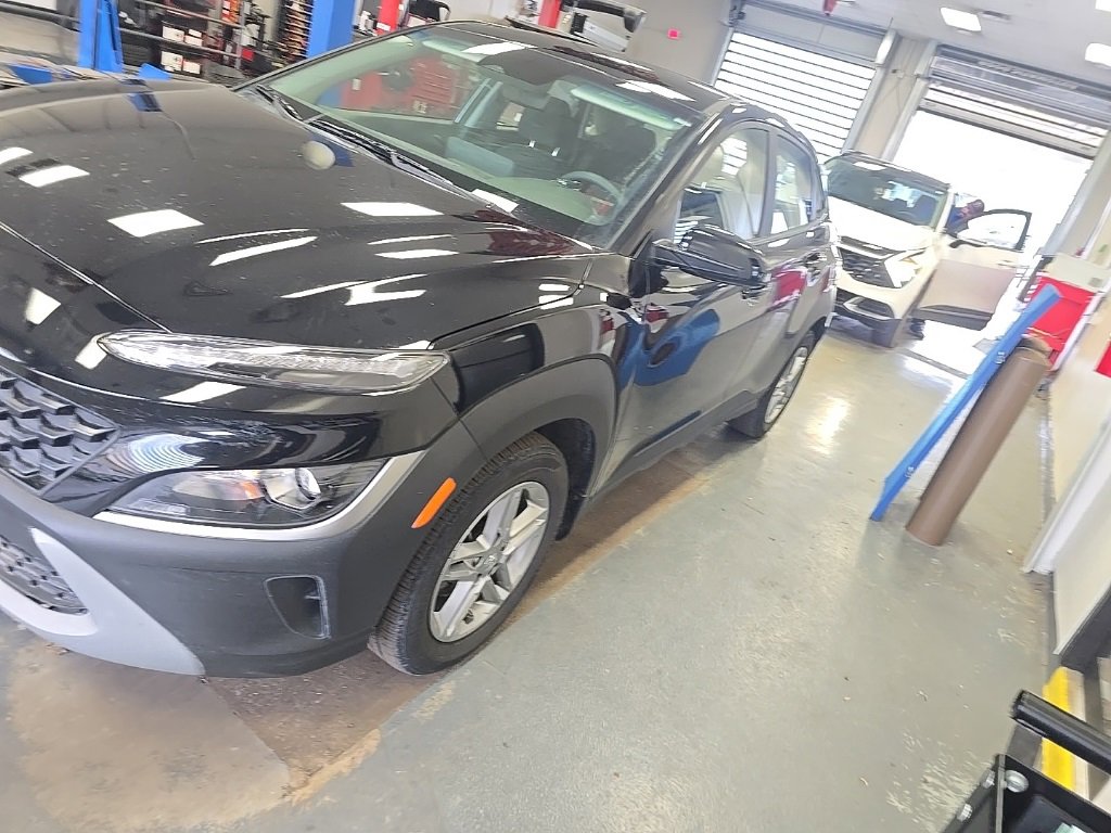 Used 2023 Hyundai Kona SE image 2