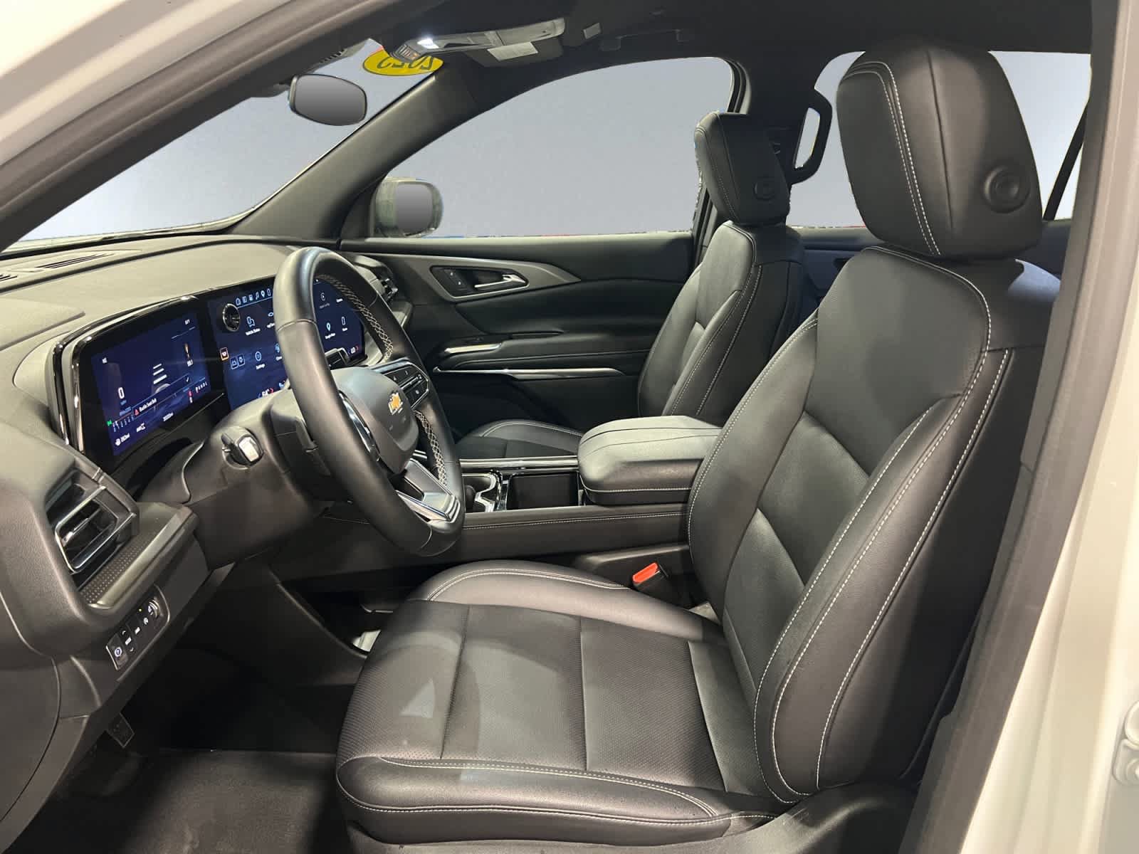 Used 2025 Chevrolet Traverse LT AWD/4WD image 11