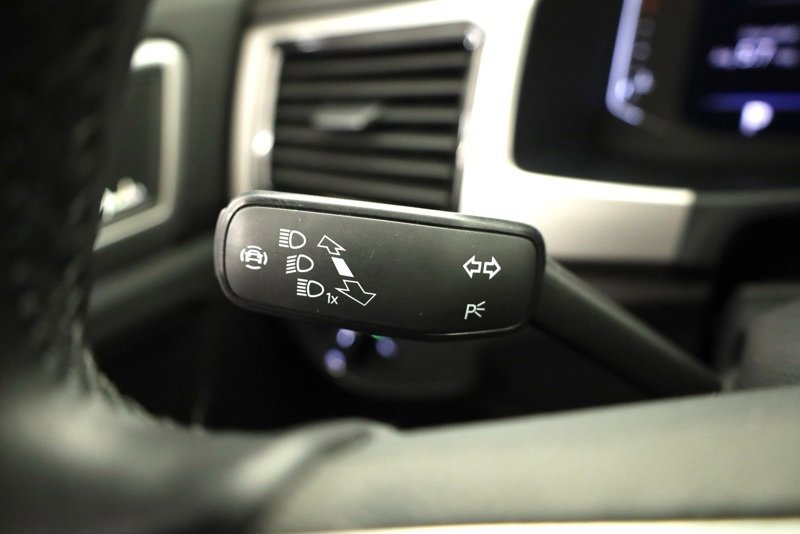 Used 2020 Volkswagen Atlas Cross Sport SEL Premium image 27