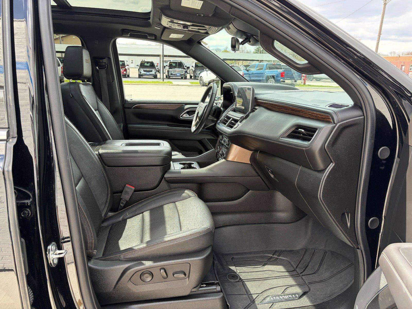 Used 2023 Chevrolet Suburban High Country AWD/4WD image 30