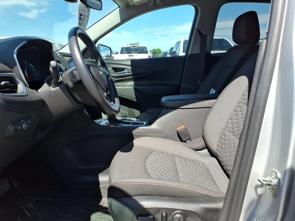 Used 2020 Chevrolet Equinox LT w/ Driver Convenience Package AWD/4WD image 12