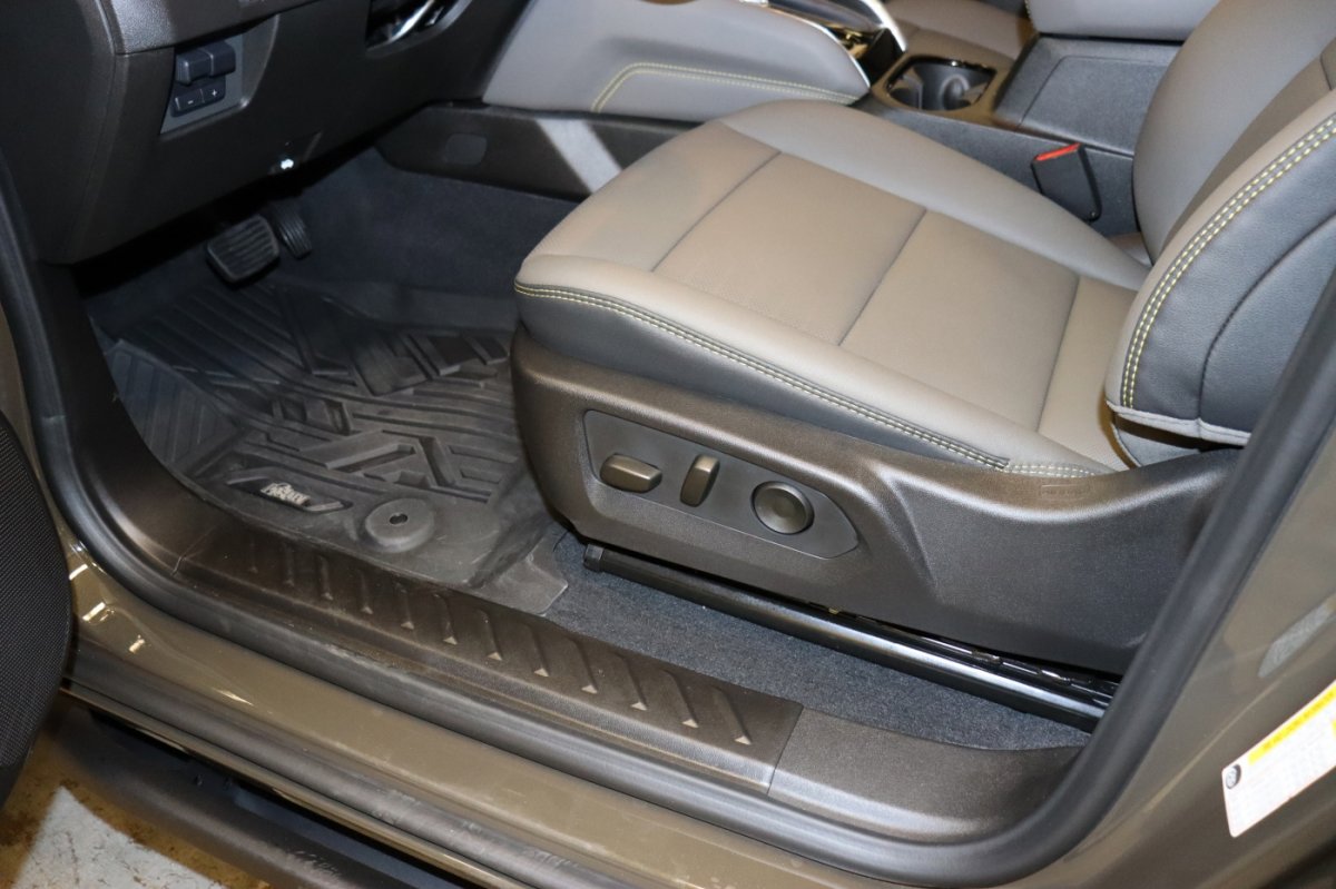 Used 2025 Chevrolet Colorado ZR2 w/ ZR2 Bison Edition image 12