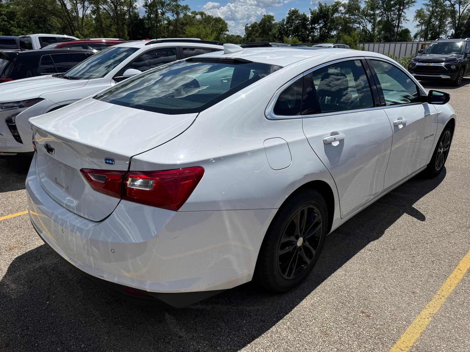 Used 2017 Chevrolet Malibu Hybrid w/ Leather Package FWD image 2