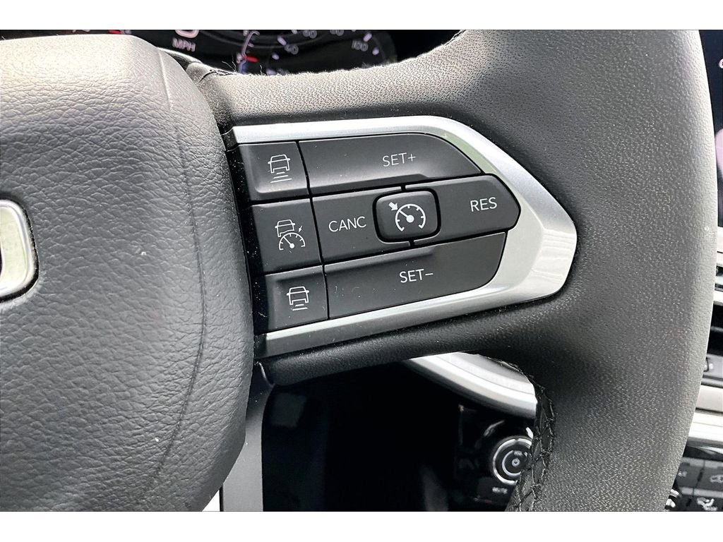 Certified 2025 Jeep Compass Limited w/ Sun & Sound Group AWD/4WD image 27
