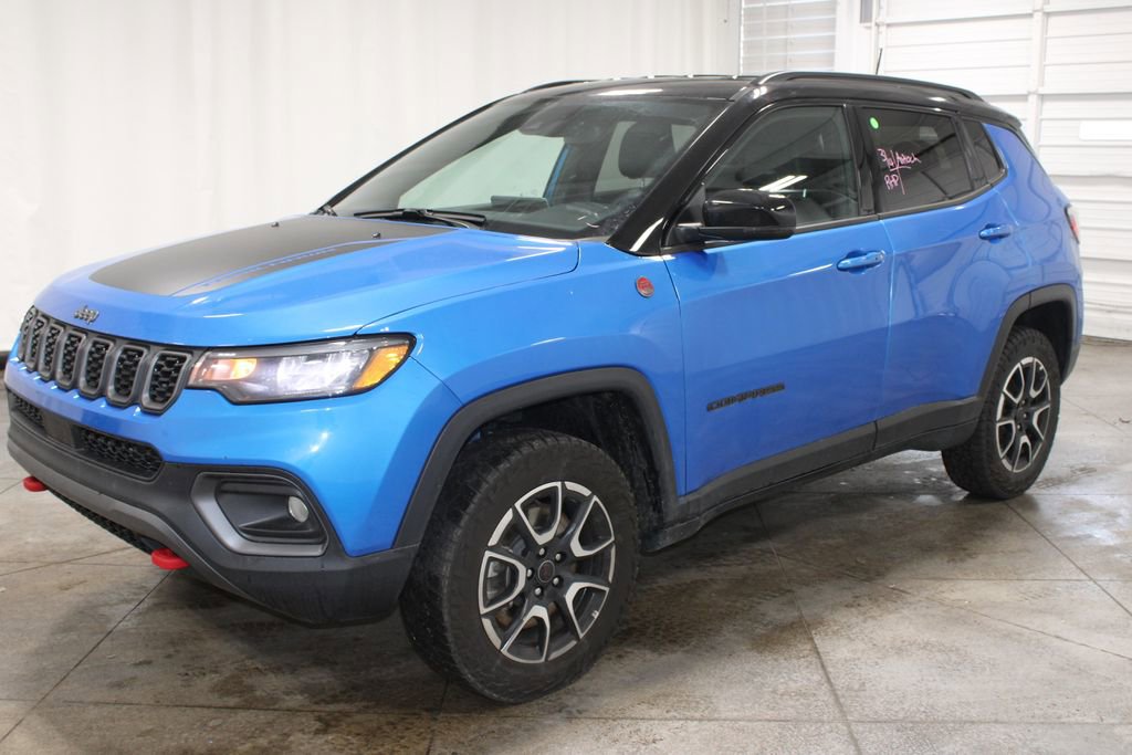 Used 2025 Jeep Compass Trailhawk image 4