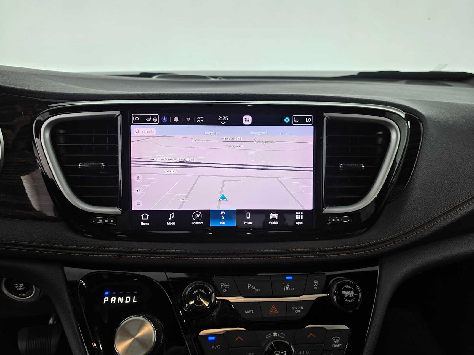 Used 2023 Chrysler Pacifica Pinnacle FWD image 25