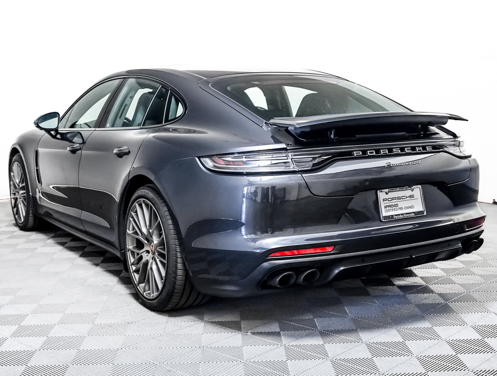 Used 2023 Porsche Panamera 4 Platinum Edition w/ Assistance Package image 3