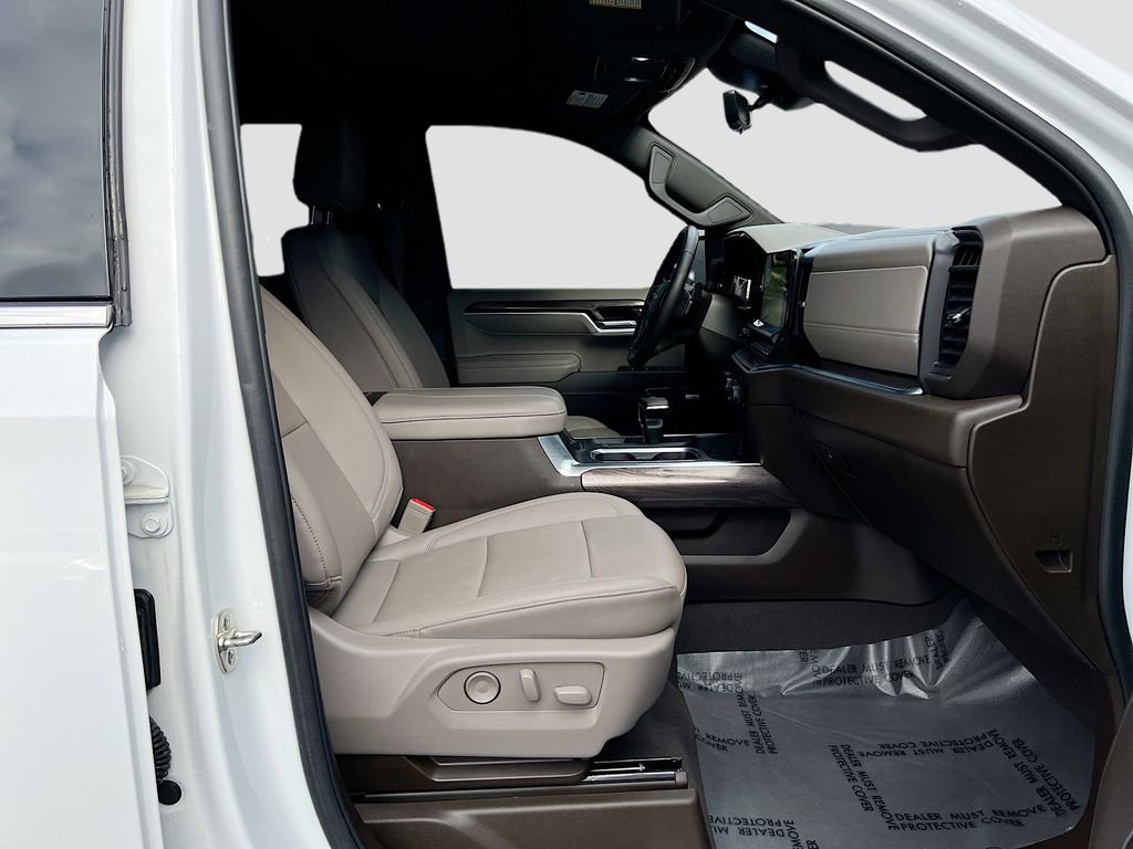 Used 2025 Chevrolet Silverado 1500 LTZ w/ Technology Package image 31
