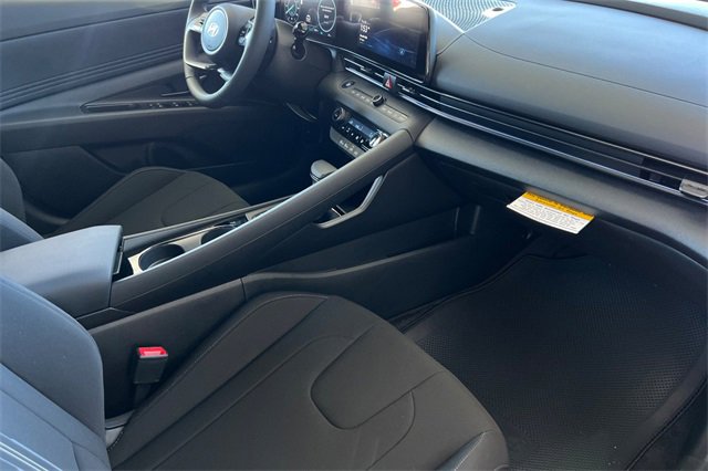 New 2025 Hyundai Elantra SEL image 15