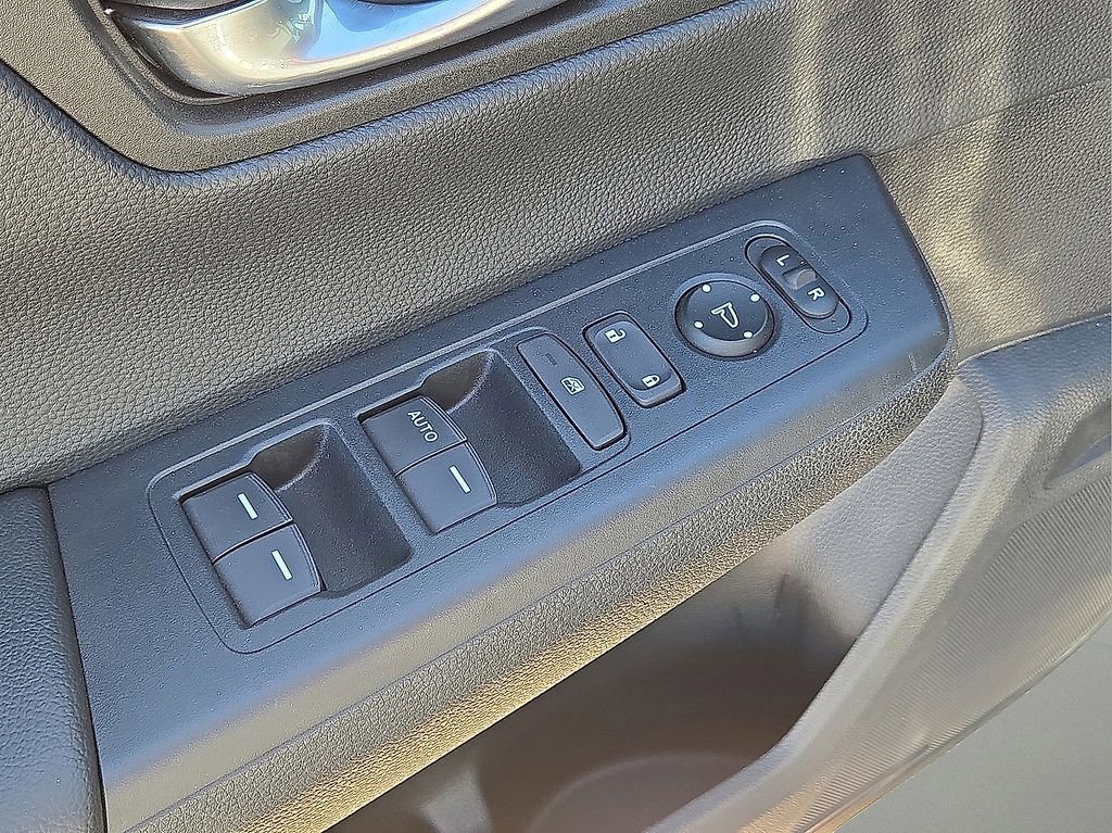 Used 2025 Honda CR-V LX image 21