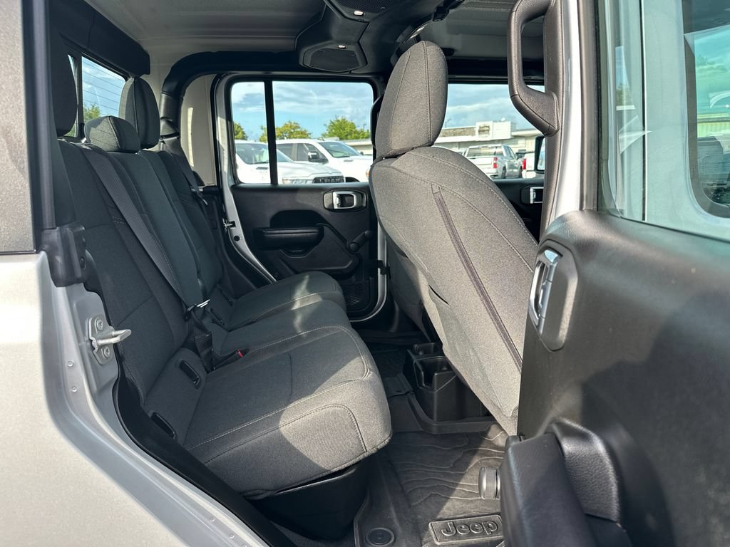 Used 2024 Jeep Gladiator Sport AWD/4WD image 18