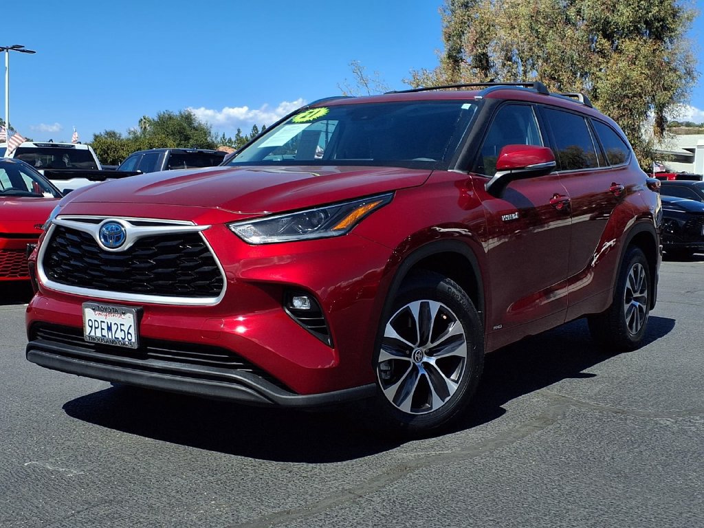 Certified 2021 Toyota Highlander XLE AWD/4WD image 40
