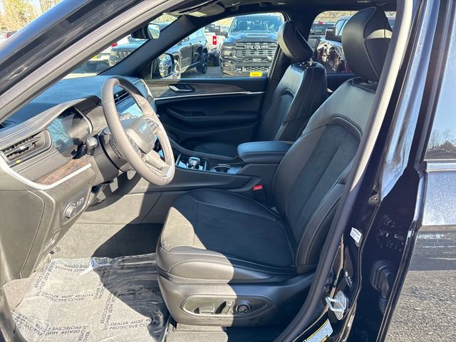 New 2026 Jeep Grand Cherokee Altitude image 14