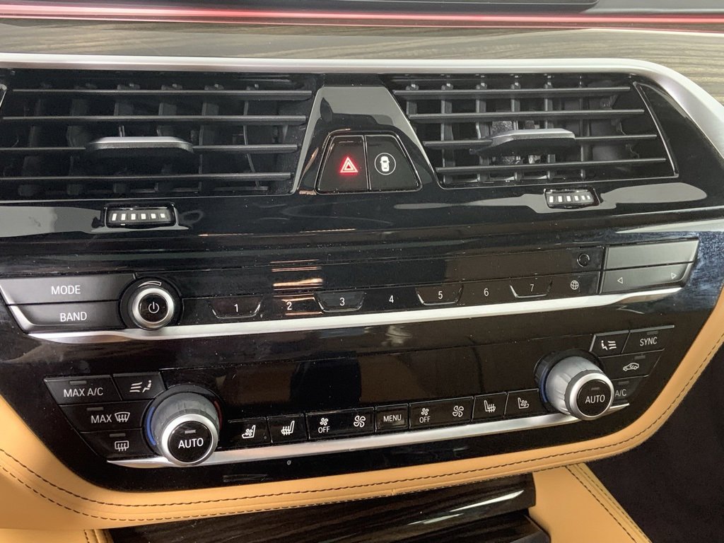 Used 2020 BMW 530e xDrive w/ Executive Package image 12