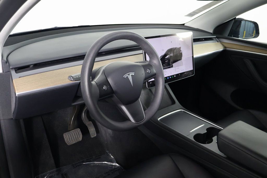 Used 2022 Tesla Model Y Long Range image 7