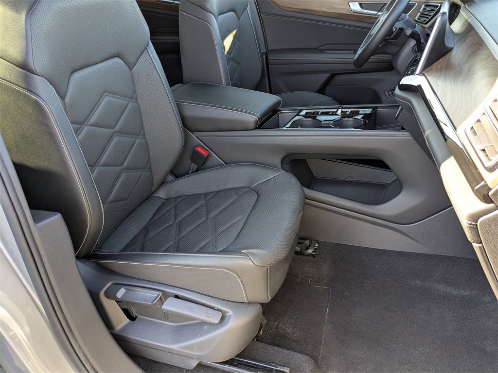 Used 2025 Volkswagen Atlas SE image 39