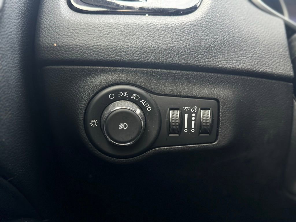 Used 2019 Jeep Compass Limited w/ Safety & Security Group image 11