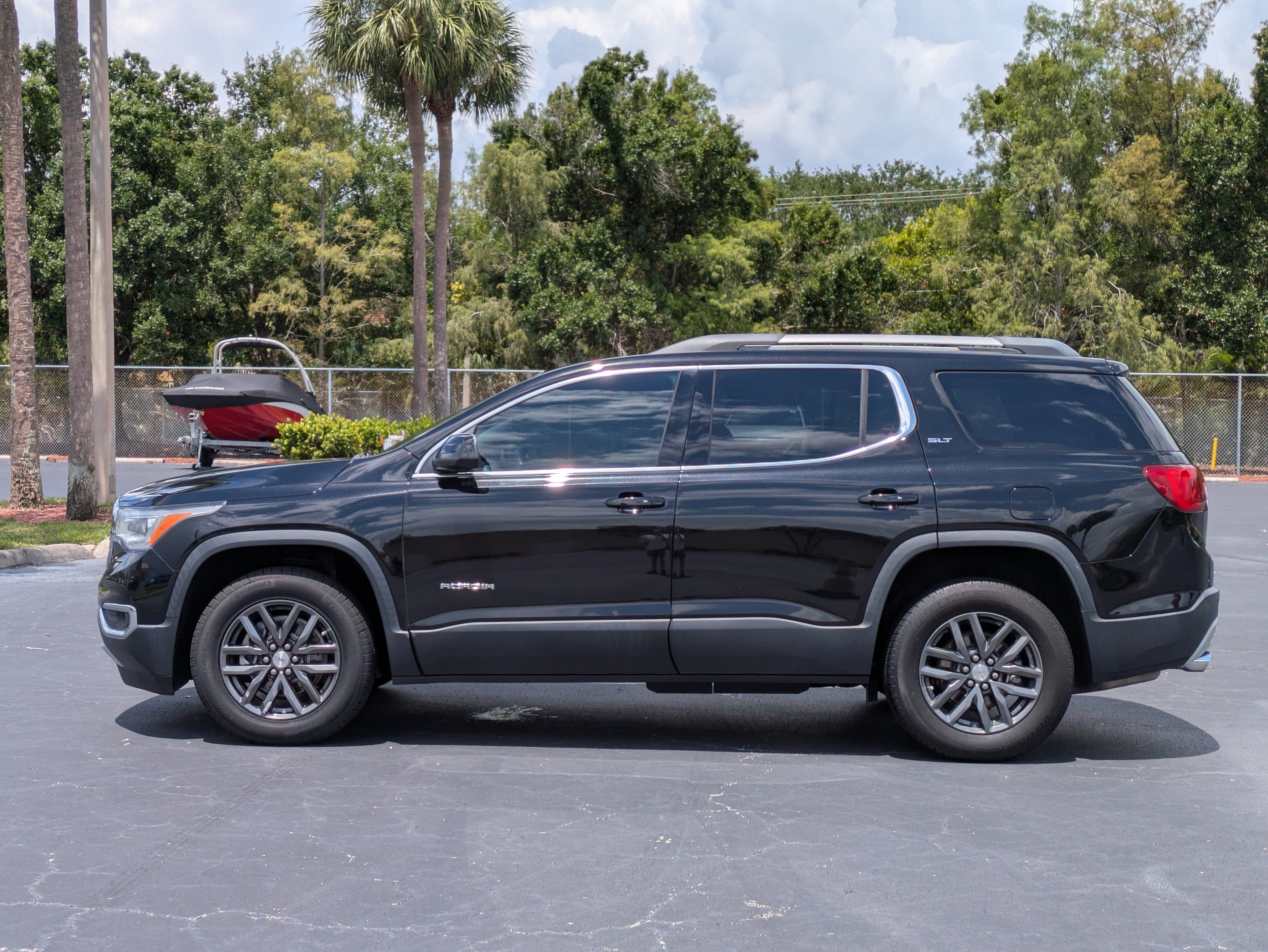 Used 2019 GMC Acadia SLT FWD image 3