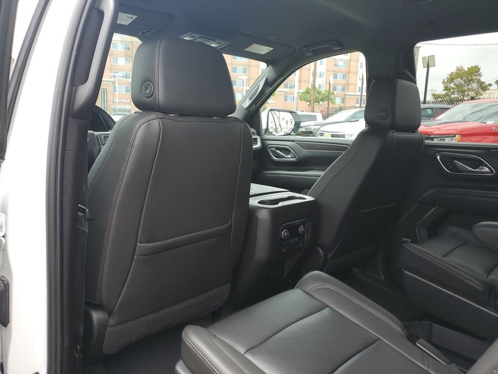 Used 2022 Chevrolet Tahoe LT w/ Luxury Package RWD image 16