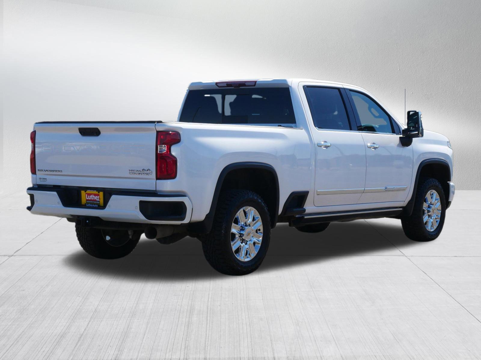 Used 2024 Chevrolet Silverado 2500 High Country w/ Technology Package AWD/4WD image 7