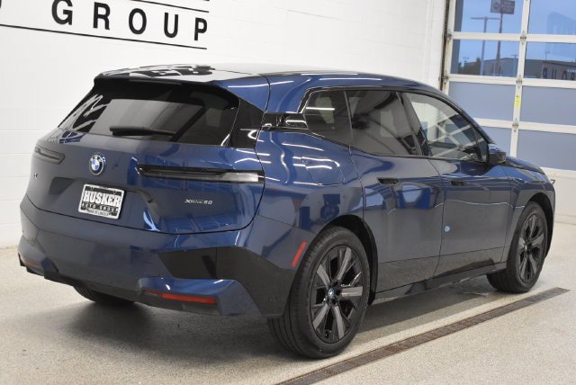 Used 2024 BMW iX xDrive50 w/ Sport Package AWD/4WD image 4