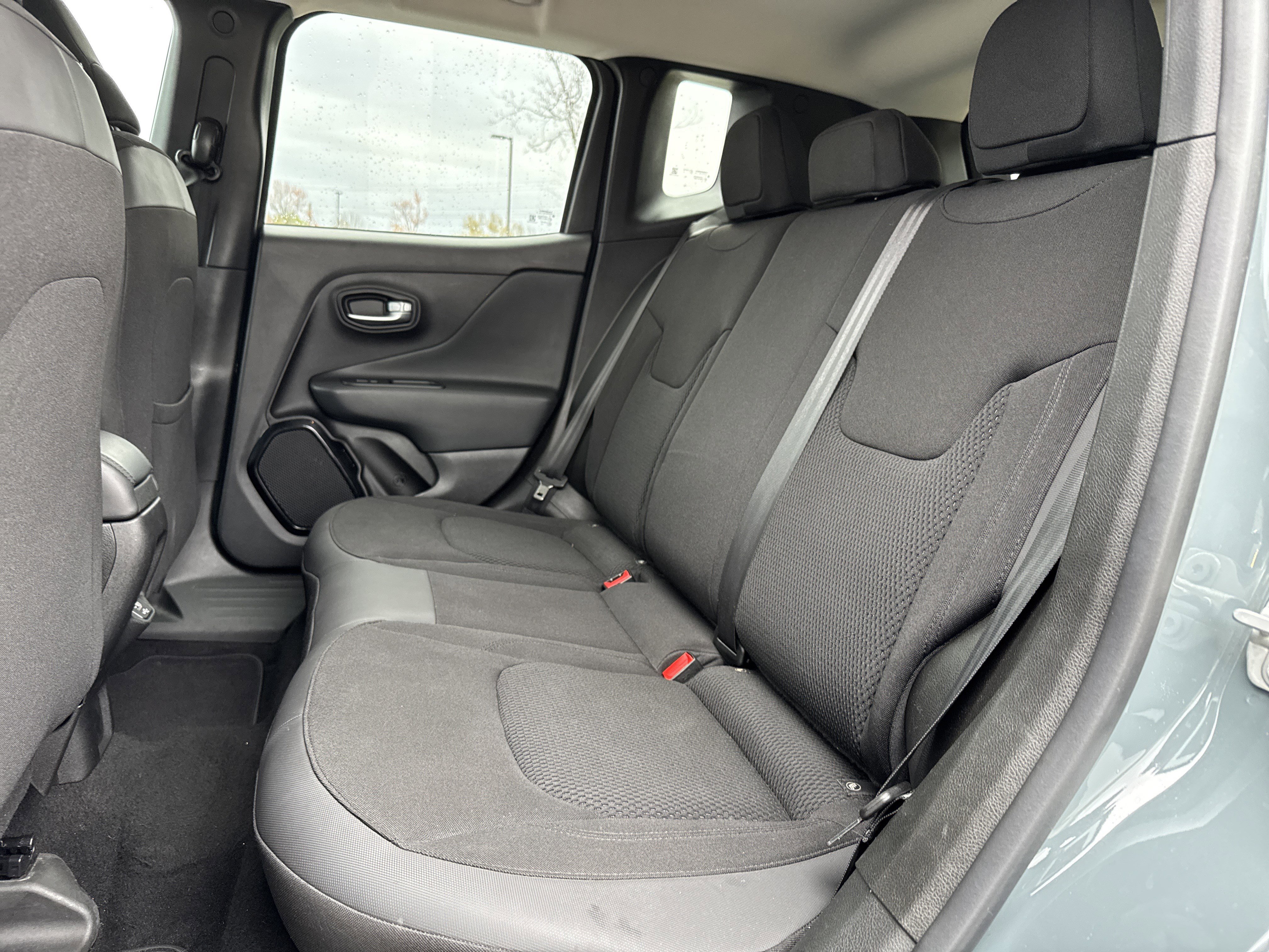Used 2018 Jeep Renegade Altitude image 28