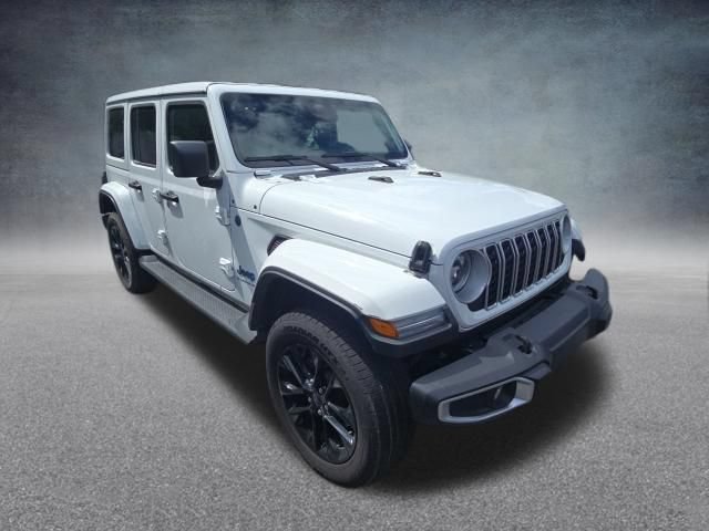 Used 2025 Jeep Wrangler Unlimited Sahara AWD/4WD image 2