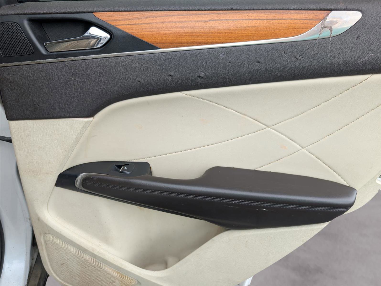 Used 2015 Lincoln MKC FWD w/ Equipment Group 102A Reserve image 34