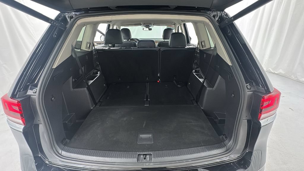 Used 2025 Volkswagen Atlas SE AWD/4WD image 15