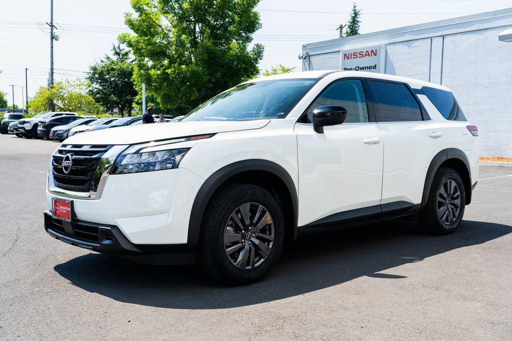 Used 2024 Nissan Pathfinder S w/ Cargo Package AWD/4WD image 3