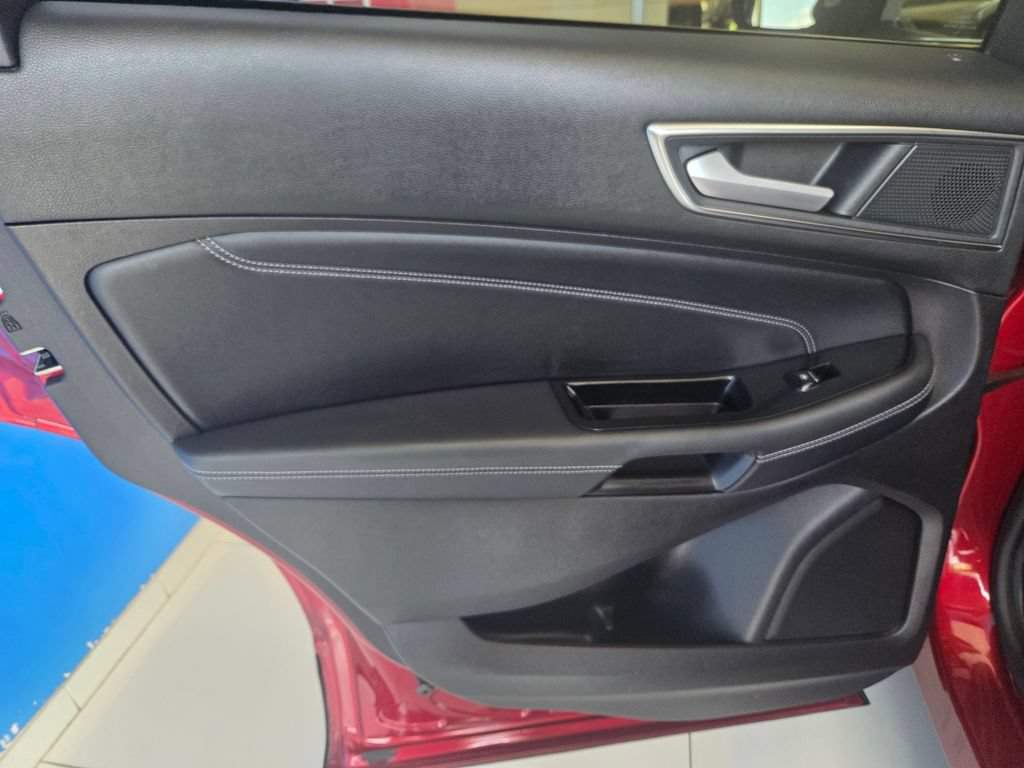 Used 2019 Ford Edge Titanium w/ Cold Weather Package AWD/4WD image 16