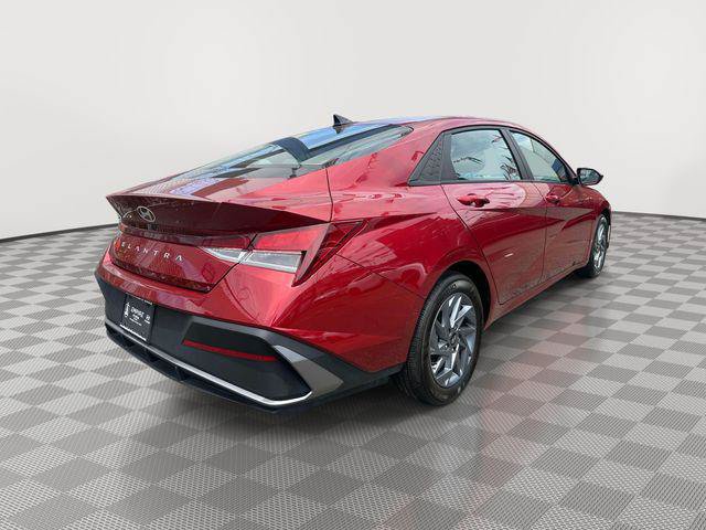 Certified 2024 Hyundai Elantra SEL FWD image 4