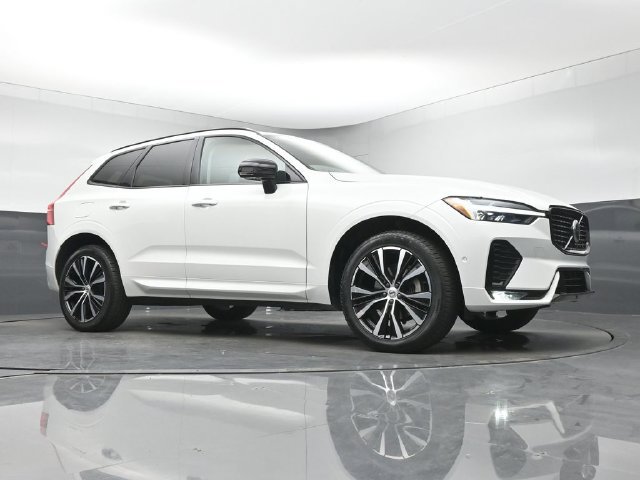 Used 2024 Volvo XC60 B5 Plus AWD/4WD image 35