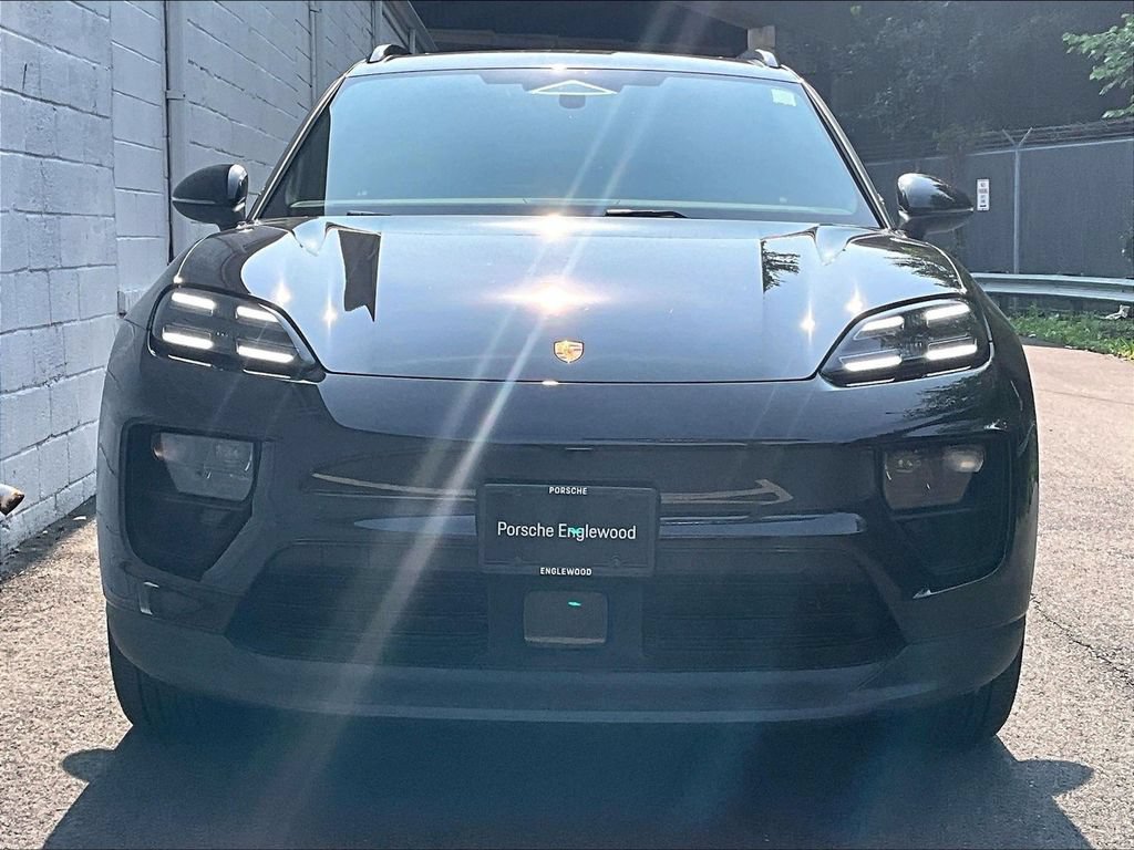 Certified 2025 Porsche Macan 4 Electric AWD/4WD image 8