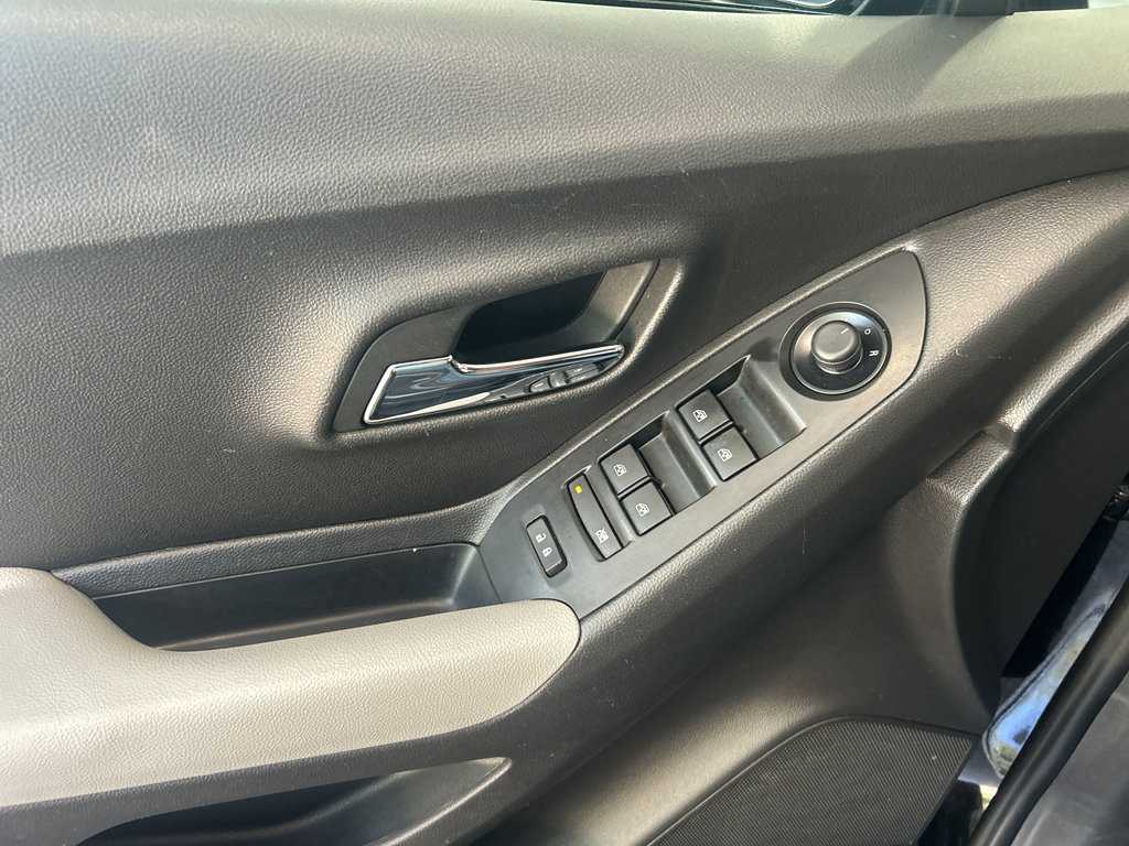 Used 2022 Chevrolet Trax LS w/ Tint and Cruise Package image 16