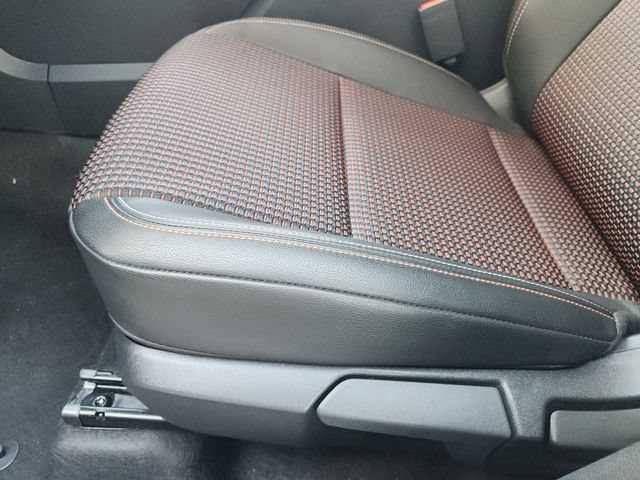 Used 2025 Nissan Kicks SR FWD image 18